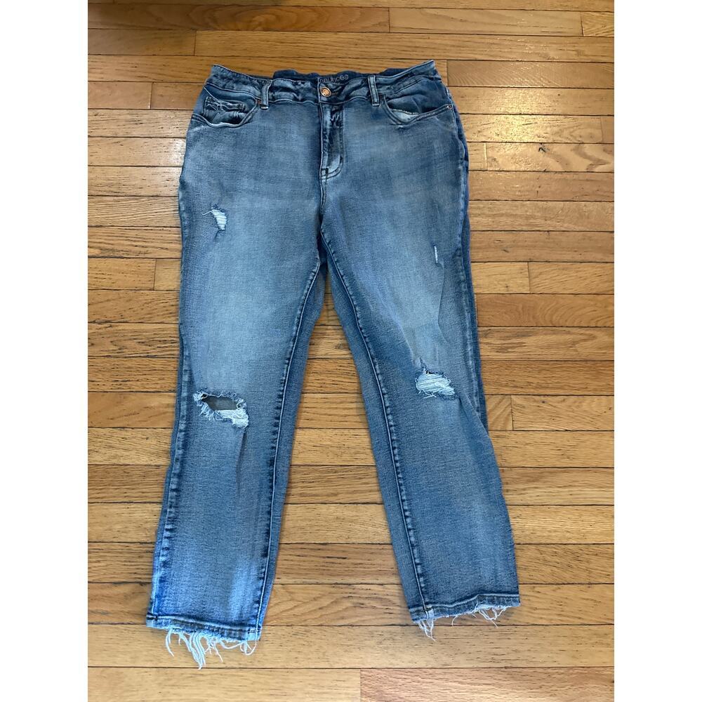 Womens Size 14 Maurice’s High Rise Distressed Crop Jeans